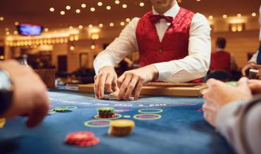 como jogar poker 3 cartas